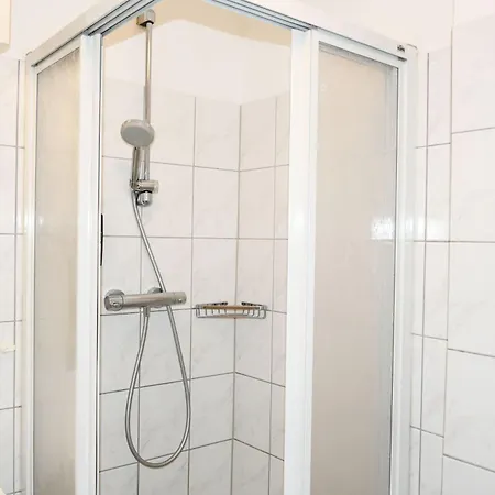 Gasthof Park-appartements Ostseebad 500 M Zum