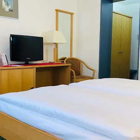Gasthof Park-appartements Ostseebad 500 M Zum